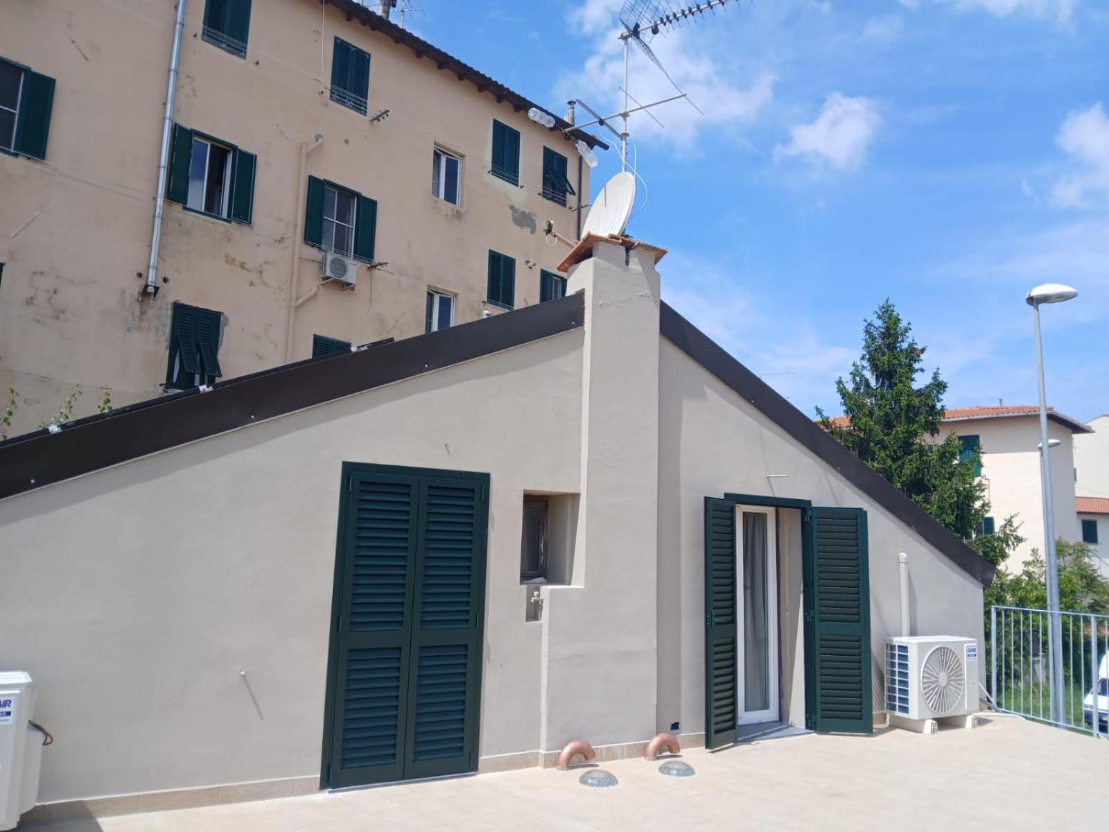 Ferienwohnung Casa N 1 Con Parcheggio Privato E Colonnina Ricarica Livorno Exterior foto